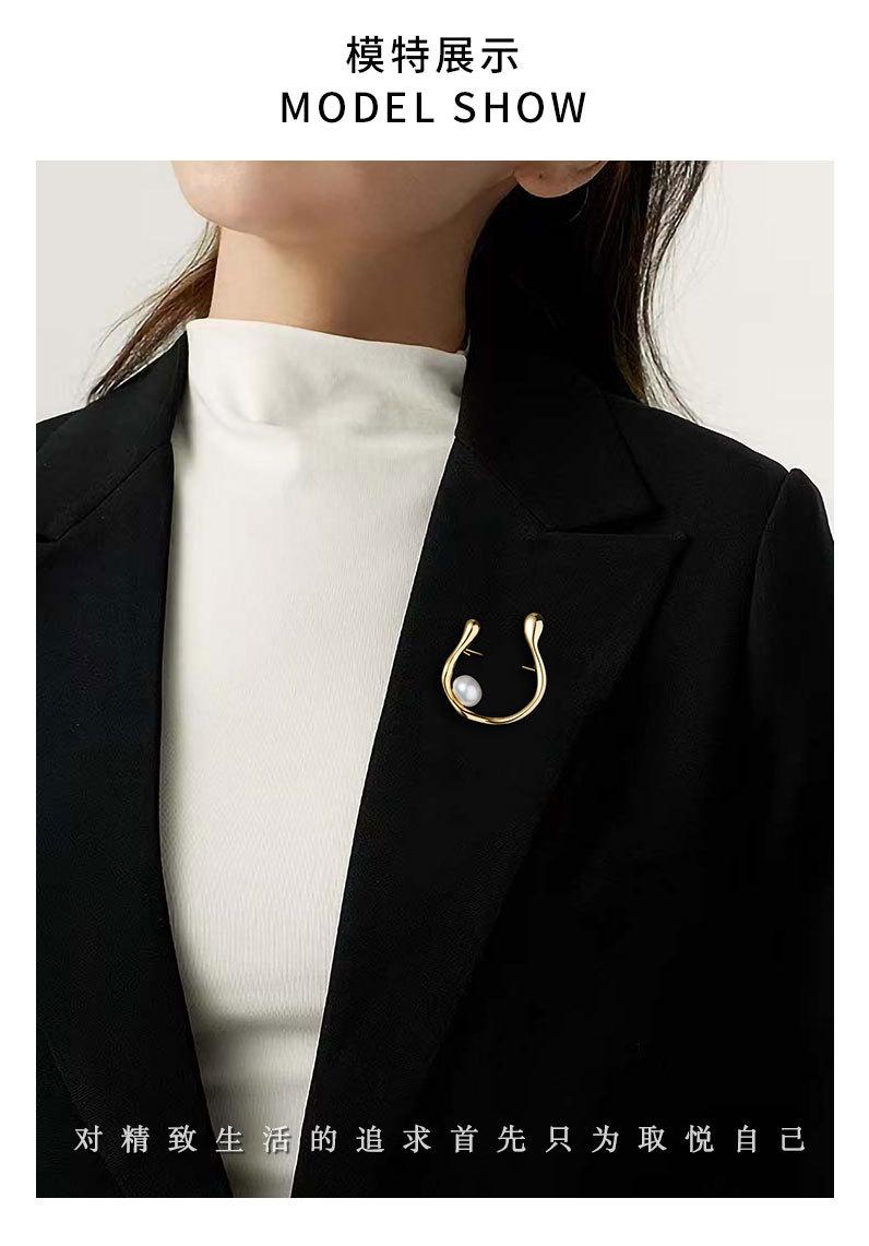 时尚轻奢风几何形胸针小众高级感淡水珍珠胸花新品个性