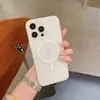 Funda magnética para teléfono con tacto de piel de TPU, adecuada para Apple 17, translúcida de caramelo esmerilado, cubierta protectora anticaídas para iPhone16Pro