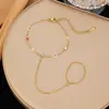 Pulsera de trébol de cuatro hojas de diamantes de color al por mayor transfronteriza de Europa y Estados Unidos, diseño de nicho para mujer, lujo ligero de diamantes, retención de color 18k, no alérgica