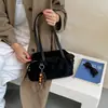 Bolso de mano retro simple de gamuza coreano para mujer Otoño/Invierno 2026 Nuevo para el trabajo Gran capacidad Hombro único Bajo el brazo Bolso pequeño