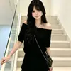 Elegante y suave top de punto calado de ganchillo de manga corta para mujer, nuevo modelo de verano 2026, favorecedor y versátil top de hombros descubiertos