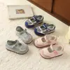 Sandalias Deportivas Infantiles 2026 Primavera/Verano Nuevo Estilo Coreano para Niñas Malla Transpirable Zapatos Deportivos Suela Suave Versátiles Zapatos de Malla