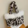 Bolso de felpa transfronterizo para mujer, nuevo de otoño 2026, estampado de leopardo, bolso de mano de nicho de lujo ligero de alta gama, bolso tote para el trabajo