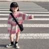 Moletom Infantil Feminino de Primavera e Outono Roupa Infantil Estilo Ocidental para Bebê Marca Tendência Personalizada Infantil Letra Coreana Combinando Cores Listrado Vestido Midi