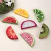 Acessórios de resina DIY de desenho animado, fatias de frutas de dupla face meio cortadas, presilhas de cabelo com cola cremosa, fivelas de sapato, chaveiros, pingentes