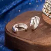 Nuevo Hebilla de Pendiente de Gota de Agua Cepillada Mate Nuevo Tendencia Estilo Indiferente de Lujo Ligero Pendientes de Alta Gama para Mujer Joyería para Orejas Hebilla de Pendiente de Círculo Liso