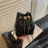 Bolso de cadena acolchado estilo Chanel para mujer 2026 nuevo moderno de moda versátil tacto de alta gama bolso de un solo hombro bolso bandolera cubo