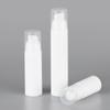 15ml 30ml 50ML Botella de vacío de hebilla blanca de PP tipo porcelana botella de emulsión botella de vacío para esencia empaque hermano