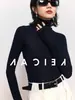 Elegante camisa base de punto gris de cuello medio alto para mujer, corte ajustado, suéter suave y acogedor para otoño e invierno, top de manga larga
