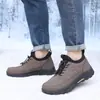Zapatos de Algodón Nuevos de Invierno para Hombre Suela Gruesa Impermeables Cálidos Forrados de Terciopelo Espeso Zapatos Deportivos Casuales Versátiles Slip-on Zapatos de Papá
