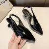 2026 Sandalias de Moda Elegantes de Punta Estilo Británico de Moda con Una Correa Trasera Zapatos de Tacón Altos Franceses Sandalias de Punta Cerrada
