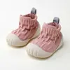 Sapatos e meias para bebês aprenderem a andar, de 0 a 3 anos, com sola macia, respiráveis, sapatos infantis unissex, meias antiderrapantes para piso interno