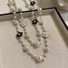 Colección Larga de Collares Superpuestos de Perlas Swarovski para Mujer, Estilo Lujo Ligero, Cadena Versátil para Suéter con un Toque de Alta Gama, Venta al por Mayor Otoño e Invierno