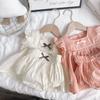 Conjunto Duas Peças Estilo Princesa Doce e Estiloso, Camisa com Manga Flare e Calça Bloomers para Bebês Meninas, Estilo Novo Primavera e Verão