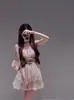 Vestido Pequeño y Elegante 2026 con un Aire de Socialité, Falda Corta de Malla que Ceñe la Cintura, Sin Mangas con Cuello Halter, Vestido Súper Bonito para Niñas