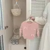Suéter tejido rosa dulce súper lindo para bebé niña, nuevo estilo de otoño, elegante suéter infantil con lazo de imitación de piel de visón para invierno