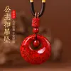 Collar de Pareja Colgante de Cinabrio Arena de Cristal Broche de Princesa Año Zodiacal Artículos de Puesto Callejero Fuente de Artículos Adornos Regalos Mayoreo
