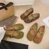 Zapatos Mary Jane de estampado de leopardo para mujer, colección 2026, con diseño de una sola tira, suelas planas, apertura delantera poco profunda y un look único, versátil y elegante estilo ballet