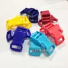 Os fabricantes fornecem fivela de plástico colorida de 15 mm, fivela de anel de mão, fivela para animais de estimação, um grande número de pontos