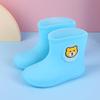 Botas de lluvia de corsé para niños al por mayor botas de lluvia de pato amarillo claro ropa de lluvia impermeable para niños pequeños y medianos zapatos de agua para bebé niñas
