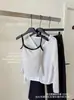Top Camisola de Bloques de Color Dopamina Laisairdo para Mujer, Capa Base Transpirable con Almohadillas en el Pecho, Se Puede Usar por Fuera, Camisola Básica Versátil