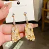 Brincos de Prata com Geometria e Pedras Bordadas com Diamantes, Brincos de Tarraxa de Luxo Leve de Alta Qualidade, Brincos Simples Versáteis da Moda com um Design Único
