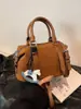 Bolso Boston de Alta Gama para Viajes Cotidianos, Bolso de Hombro Cruzado de Moda para Mujer, Nuevo Bolso de Mano Retro de Nicho Otoño e Invierno 2025