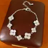 Pulseira Flor Trevo da Sorte em Zircônia Leve Luxo Nicho Toque de Alto Padrão Pulseira Moda Versátil para o Dia a Dia Acessórios Atacado