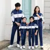 Conjunto de uniforme escolar de tres piezas para estudiantes de secundaria, chaqueta de uniforme de clase para estudiantes de preparatoria azul y blanco de primavera y otoño, traje deportivo para estudiantes de primaria