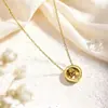 Collar de Acero de Titanio Seis Diamantes Romanos para Mujer, No se Desvanece, Cadena para Clavícula de Moda de Celebridad en Línea, Colgante de Doble Anillo con Números Romanos al por Mayor