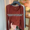 Camiseta versátil de color liso, suave y sencilla, de manga larga, cuello en U, estilo dos piezas falsas para mujer, top de moda estilo coreano para otoño 2025