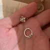 Aretes de Plata de Ley S925 Flor de Iris con Aretes de Diamante de Alto Carbono, Aretes Minimalistas de Personalidad Estilo Ins de Moda con Cruz de Circonita Microincrustada