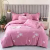 Juego de ropa de cama de cuatro piezas de algodón cepillado engrosado, perfecto para el calor del invierno, con un estilo de lujo ligero de algodón puro