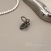Presilha de Cabelo Borboleta Exquisita com Strass Vintage para Mulheres 2026 Novo Estilo Presilha para Franja Presilha Bico de Pato Presilha Lateral para Franja Acessório de Cabelo