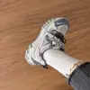 Zapatos de papá de suela gruesa súper atractivos para mujer, nuevo estilo otoño 2026, transpirables, que aumentan la altura para personas bajas, estilo casual versátil, zapatillas deportivas