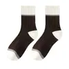 Calcetines Hombre Media Pantorrilla Otoño Nuevos Calcetines de Negocios para Hombre Rayas Verticales Alta Elasticidad Antideslizante Ajuste Puño de Bloque de Color Calcetines Largos para Hombre