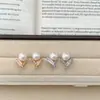 Pendientes de Plata S925 con Cierre de Aguja, Color Blanco Perla con Diamantes Completos Inspirados en el Diseño para Mujer, Modelo Popular Nuevo 2026, Pendientes de Alta Gama con un Toque de Lujo Ligero