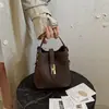 Bolso tejido de estilo vintage relajado, patrón de tejido de nicho, nueva colección otoño 2026, bolso cruzado para mujer, bolso tote tipo cubo de moda