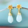 Aretes de botón de plata S925 chapados en oro con incrustaciones de jade Hetian, diseño de flor de magnolia, temperamento retro