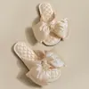 Zapatillas de boda para niña con lazo dulce Sandalias festivas de boda para hombres y mujeres Parejas Sandalias directo de fábrica una generación de pelo