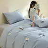 Conjunto de cama genuíno Classe A de quatro peças feito de algodão puro, adequado para mães e bebês, gaze de camada dupla, estilo ins, adequado para dormir sem roupa, inclui lençol de baixo e fronha, conjunto de três peças para dormitório