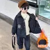 Chaqueta acolchada de otoño e invierno para niños 2026 nuevo atuendo elegante y moderno para niños pequeños, prenda superior infantil engrosada