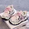 Zapatos de papá modernos para niños, modelo otoño e invierno 2026, malla transpirable, zapatillas deportivas unisex para exteriores, zapatillas casual de moda
