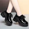 Mocasines negros de plataforma de moda estilo coreano para mujer, diseñados para añadir altura, zapatos casuales con cordones, versátiles para el uso diario, zapatos de plataforma para mujer