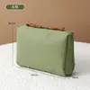 Bolsa de Maquiagem Feminina Portátil para Armazenamento de Cosméticos Pequena Mini Impermeável Rede Vermelha Bolsa para Guardar Batom Viagem 2023 Nova
