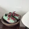 Tênis infantis estilo coreano com biqueira de concha e estrelas, novos sapatos casuais retrô para primavera e outono para meninos e meninas, sapatos esportivos fofos e peculiares com sola macia