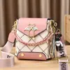 Bolsa Quadrada Pequena Exquisita 2025 Nova Moda Versátil Bolsa de Ombro Bolsa Transversal Bolsa de Mão Casual Feminina Bolsas