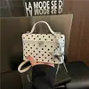 Bolso Bandolera Hombro Bolso Pequeño Cuadrado Forma de Caja Estilo Coreano Lunares 2026 Nueva Moda Personalidad Colgante Textura de Moda Elegante