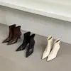 Botas Femininas de Couro Macio Estilo Coreano First Encounter Season, Afuniladas, Bico Fino, Salto Agulha, Botas Curtas de Salto Alto com Zíper nas Costas e Forro de Lã para Efeito Afunilador