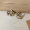Brincos de Zircônia Dourada Café Laço Geométrico Gota d'Água Pérola Estilo Retro Francês Brincos de Tarraxa Nicho Sensação de Alto Padrão Joias para Orelha